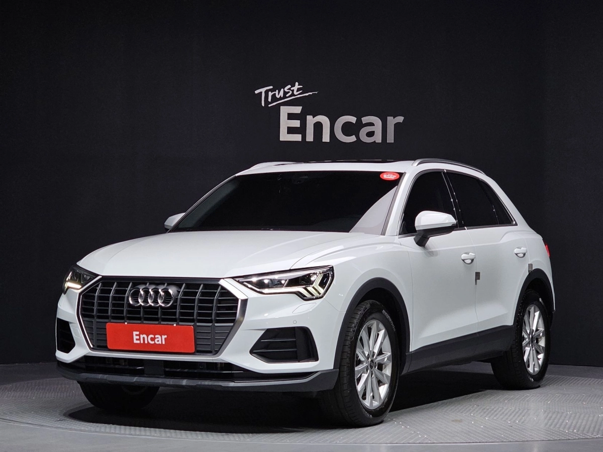 AUDI Q3 F3
