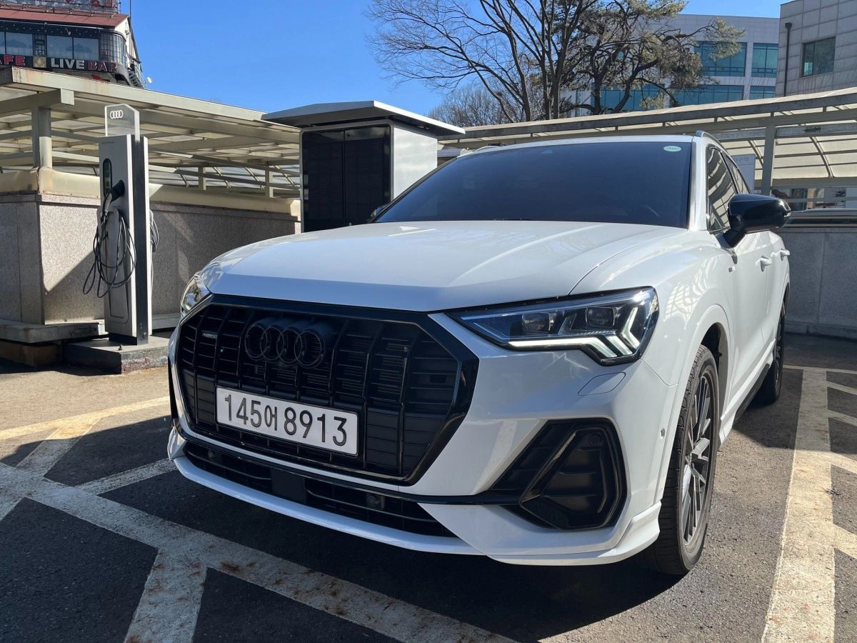 AUDI Q3 F3
