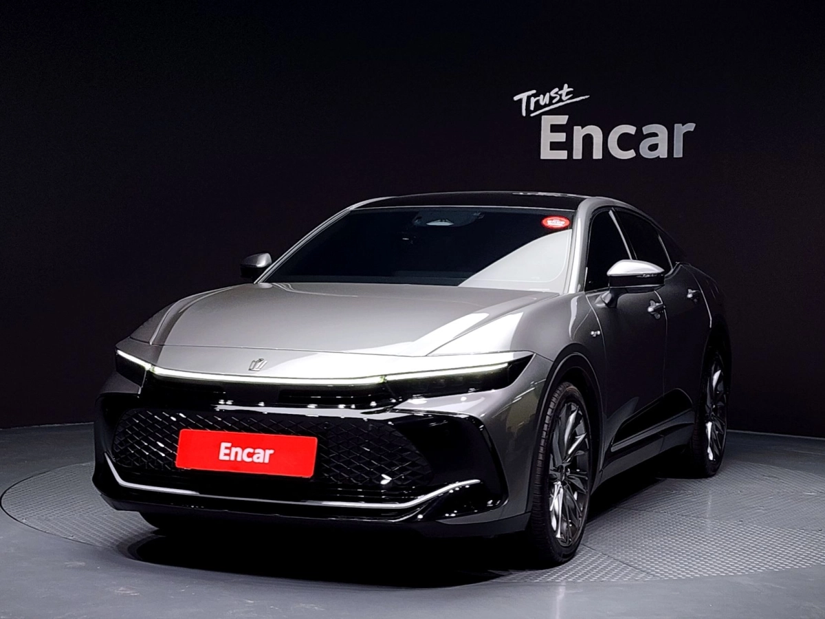 TOYOTA CROWN CROSSOVER