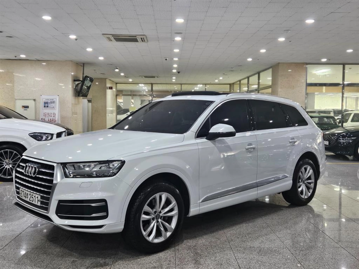 AUDI Q7 4M  2019