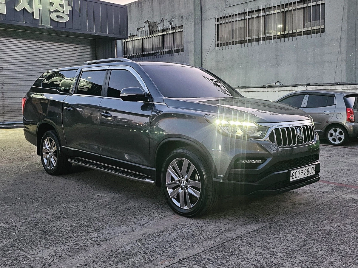 SSANGYONG REXTON SPORTS CAR