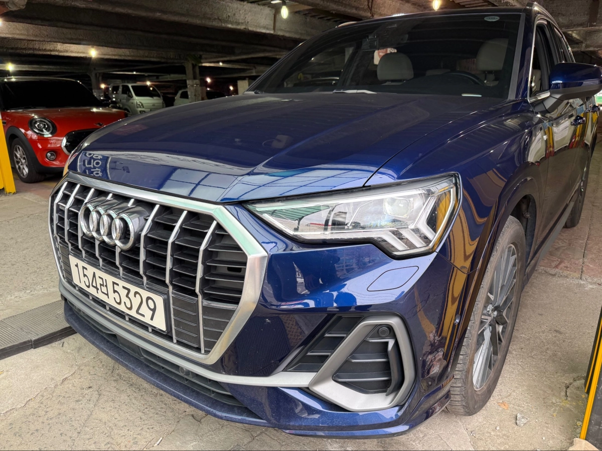 AUDI Q3 F3