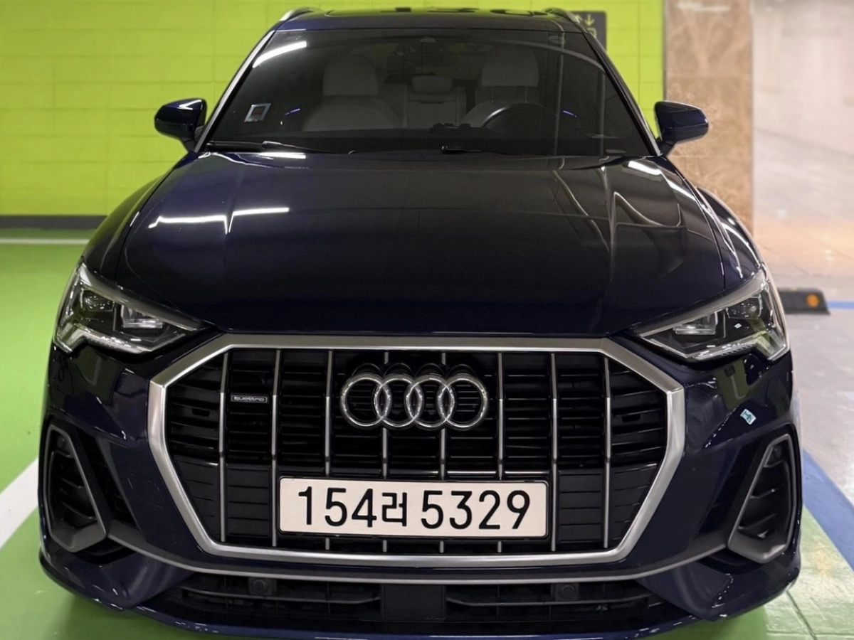 AUDI Q3 F3