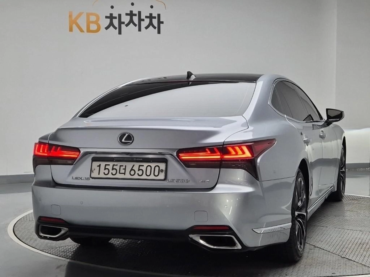 LEXUS LS500