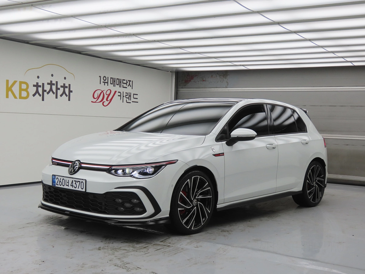 VOLKSWAGEN GOLF 2024