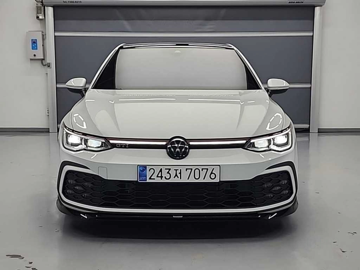 VOLKSWAGEN GOLF 2024
