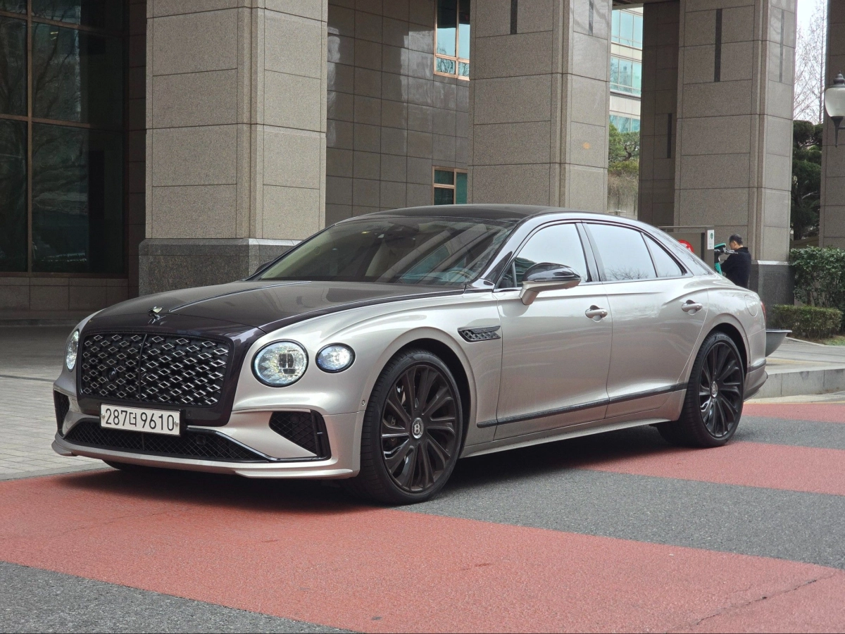 BENTLEY FLYING SPUR  2025