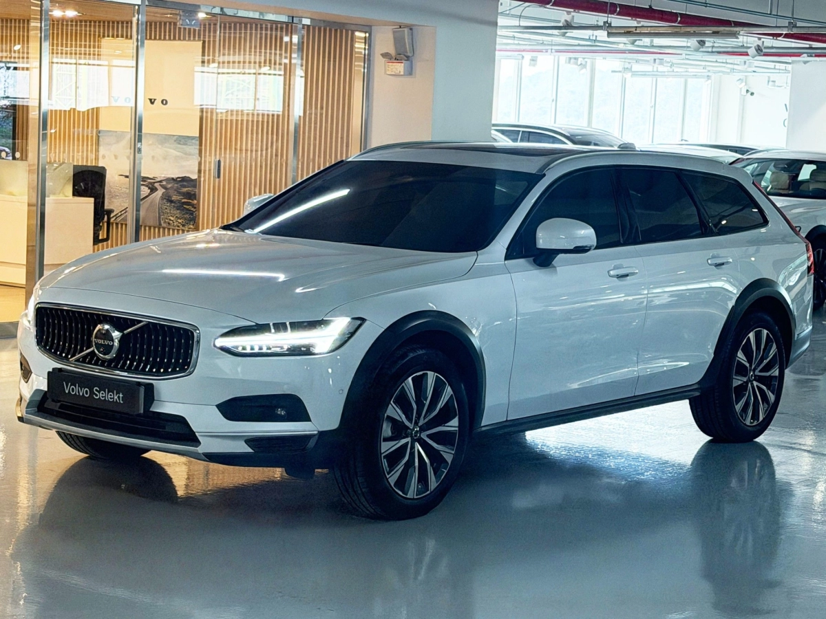 VOLVO V90 CROSS COUNTRY  2025