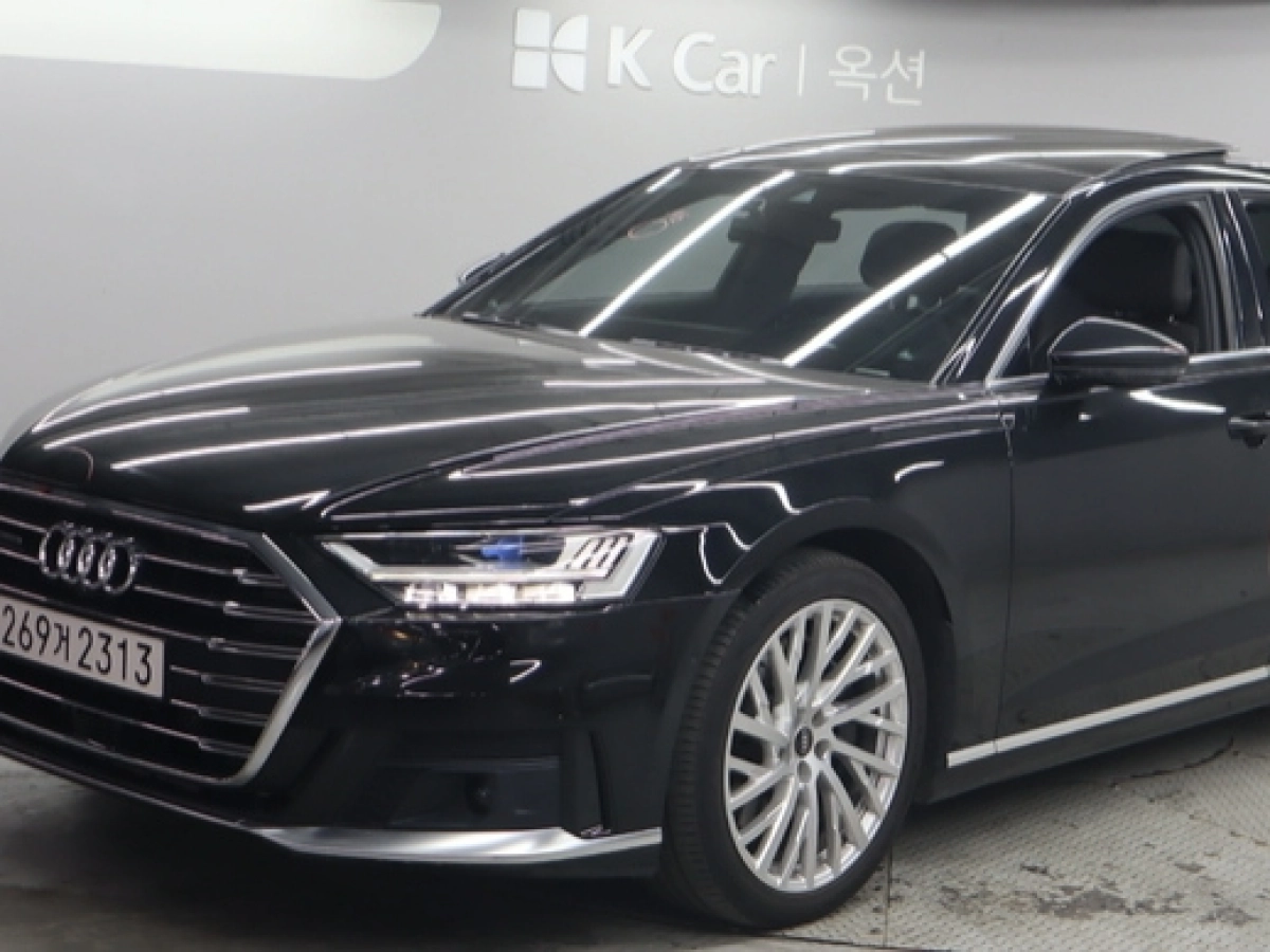 AUDI A8 D5  2021