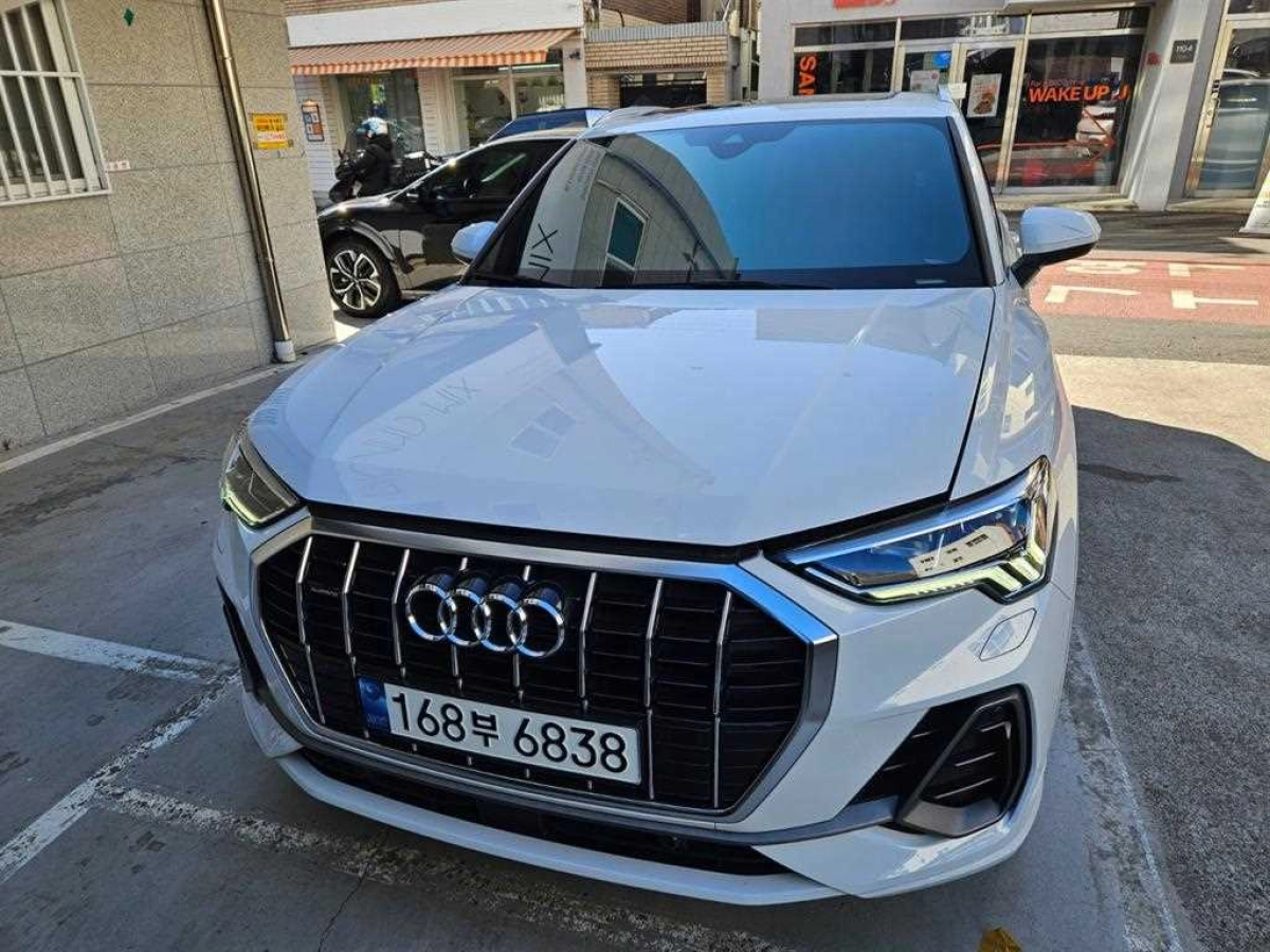 AUDI Q3 F3