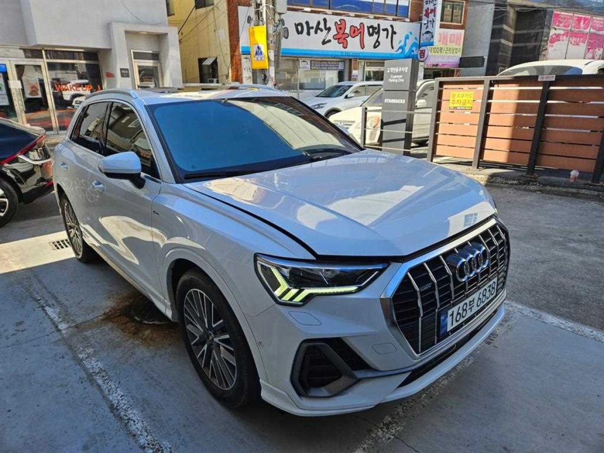 AUDI Q3 F3