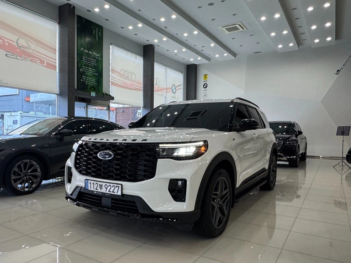 FORD EXPLORER 2025
