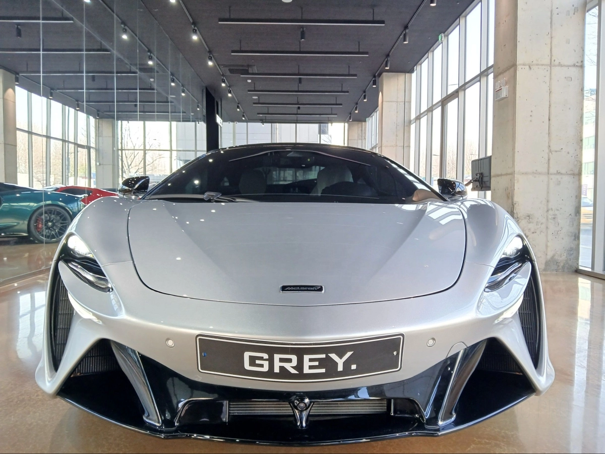 MCLAREN ARTURA  2023