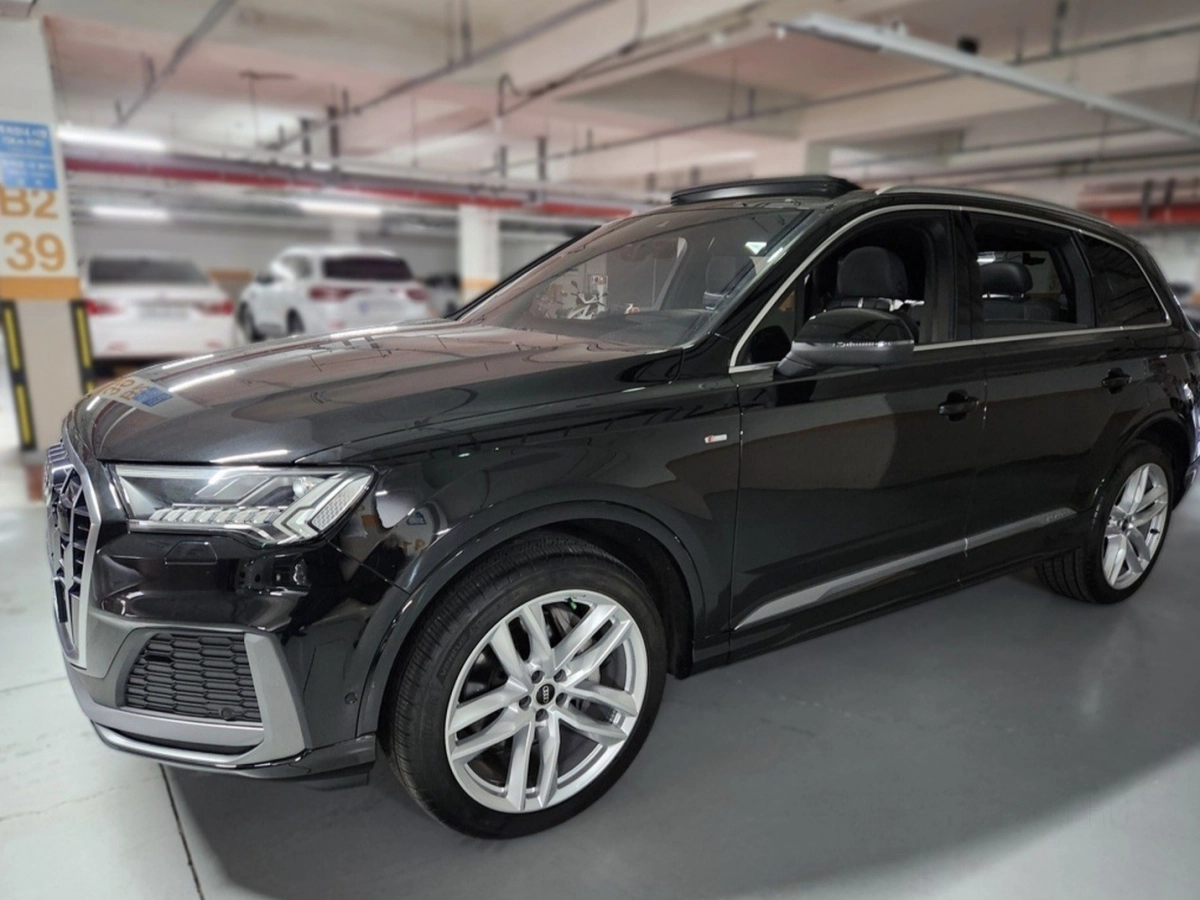 AUDI Q7 4M  2023
