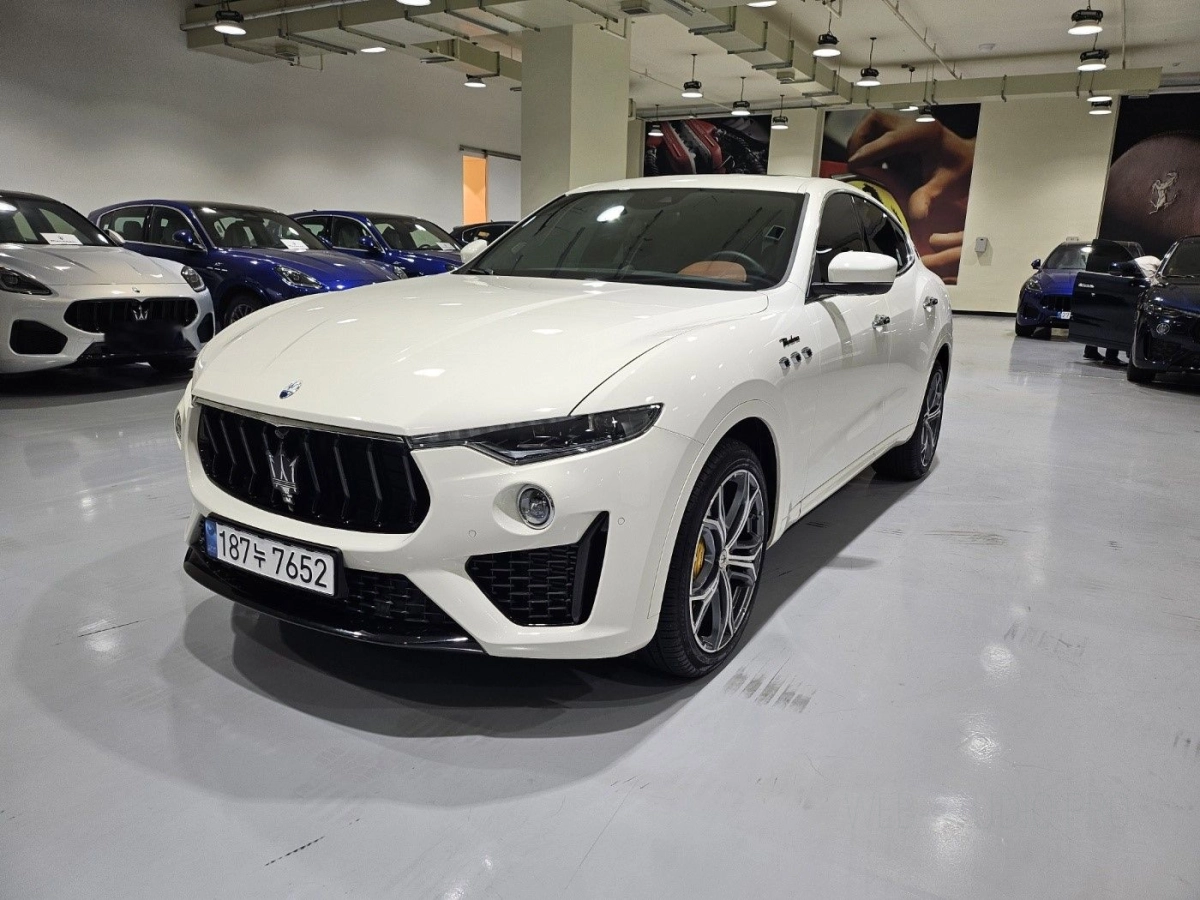 MASERATI LEVANTE  2023