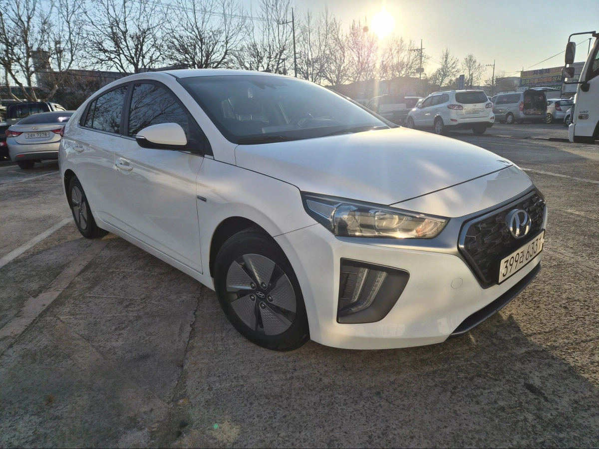 HYUNDAI IONIQ HYBRID