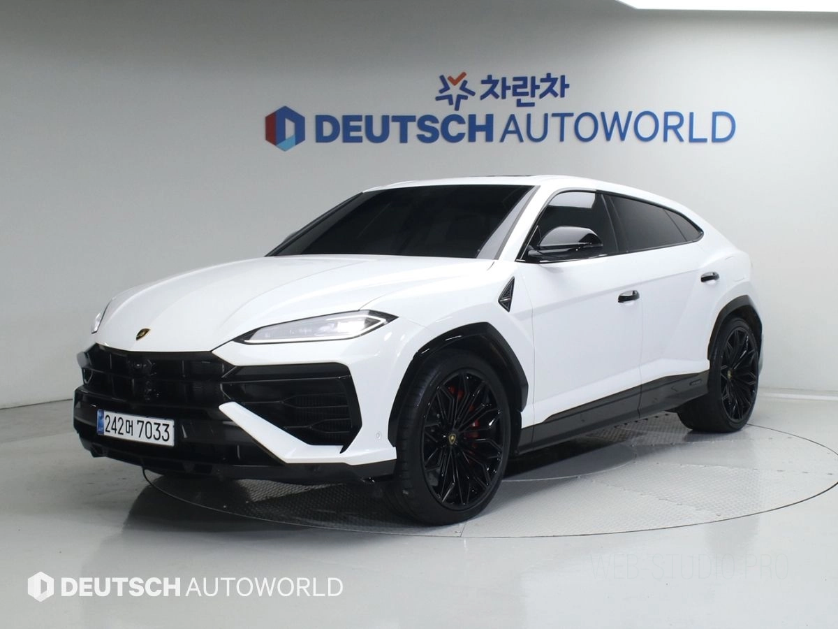 LAMBORGHINI URUS  2025