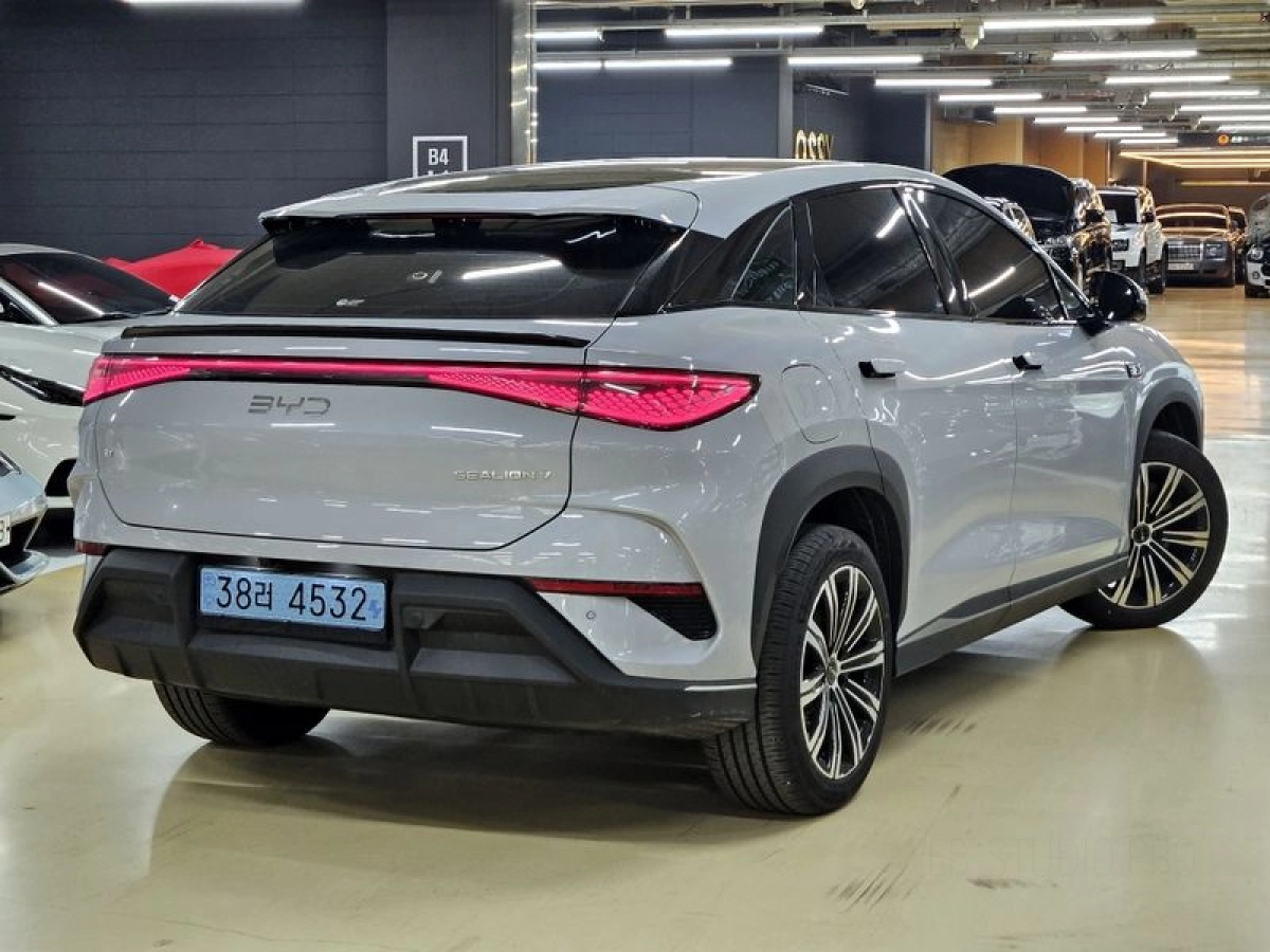 BYD SEALION 7