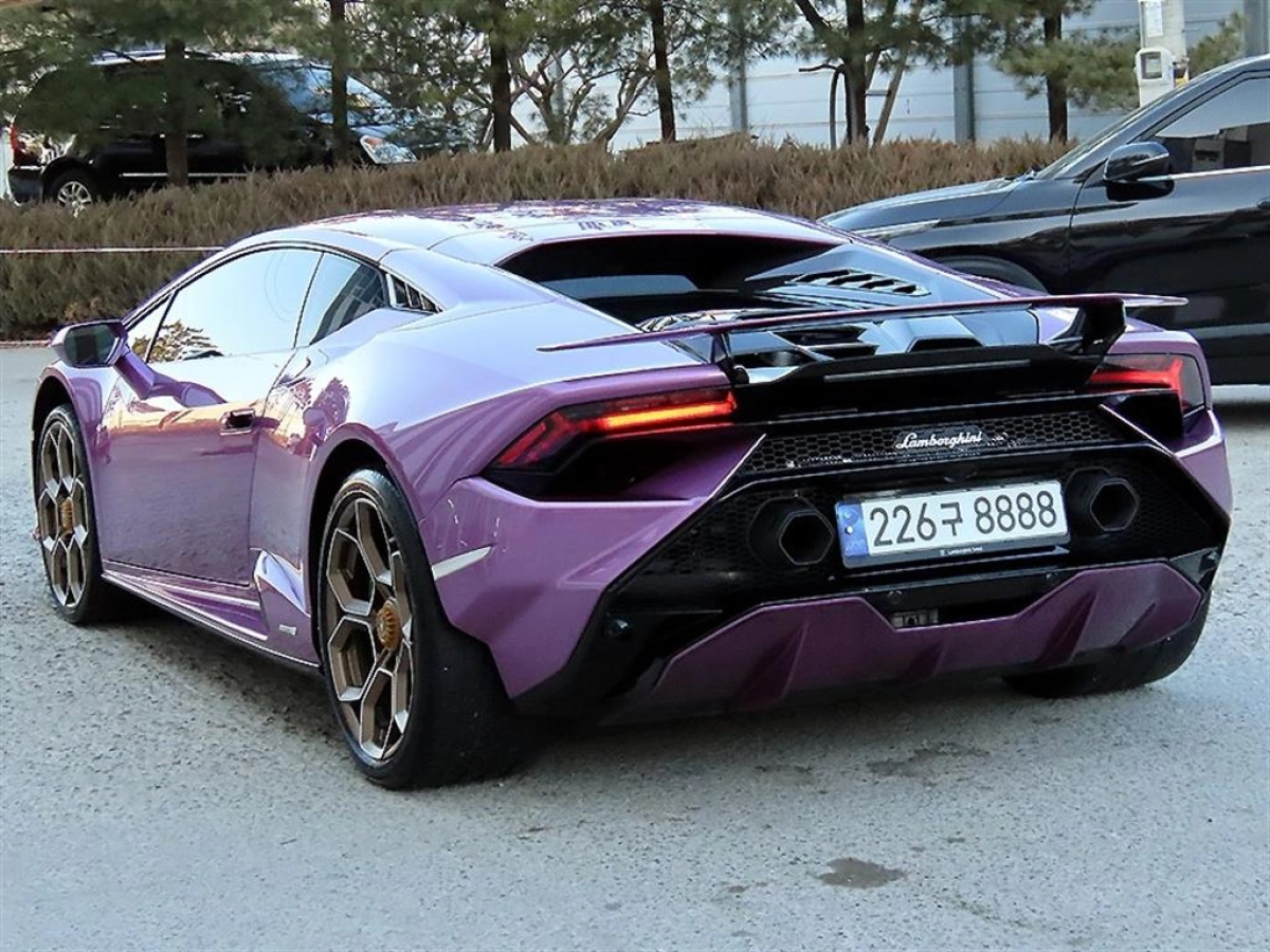 LAMBORGHINI HURACAN