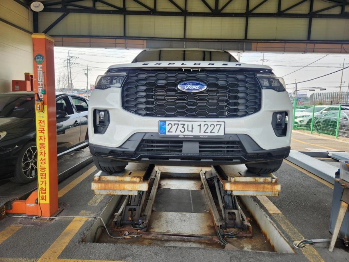 FORD EXPLORER 2025