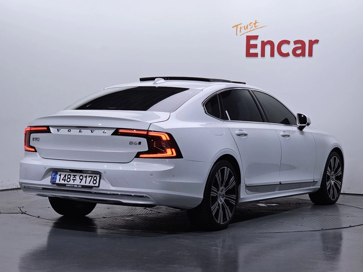 VOLVO S90