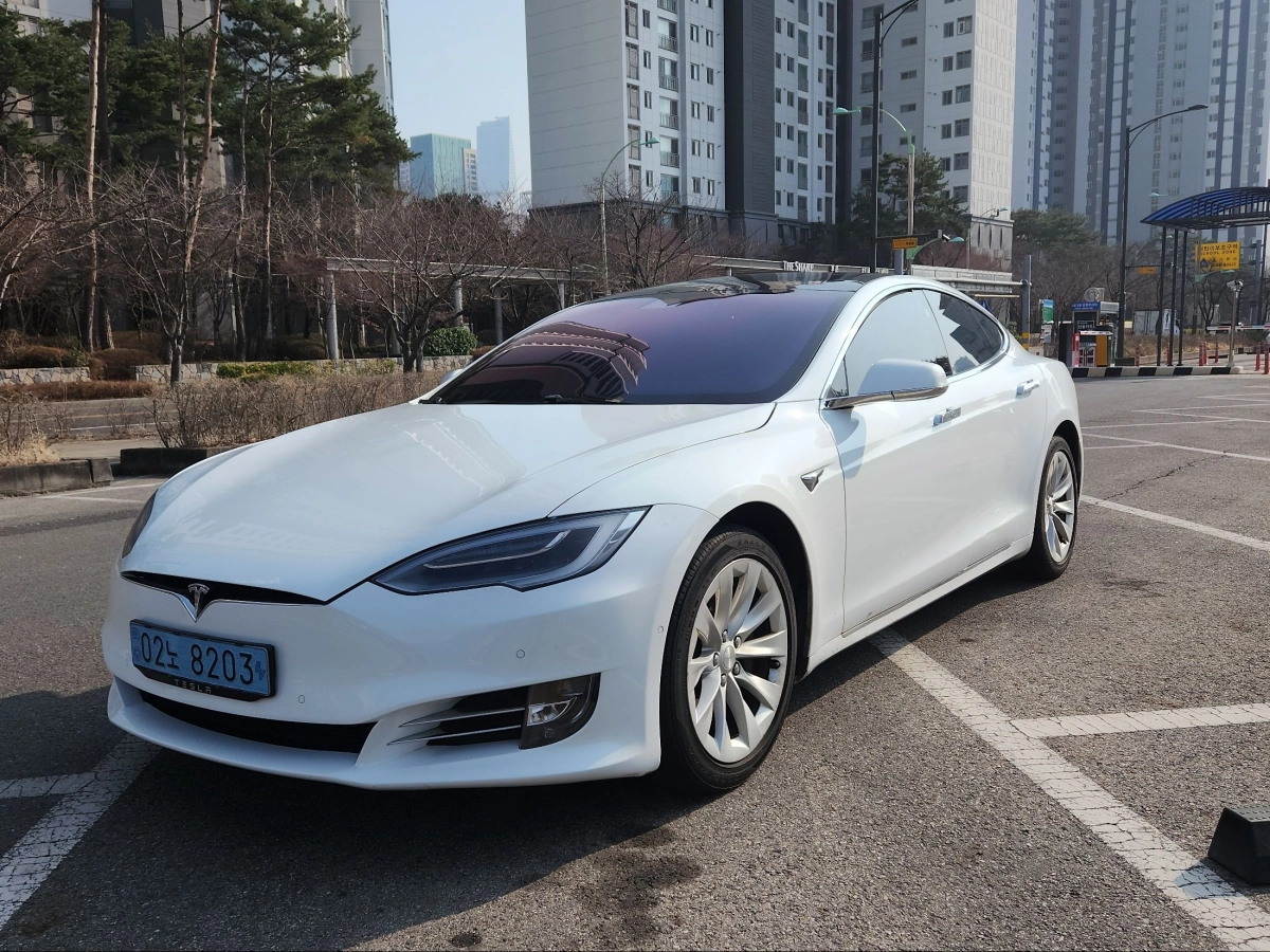 TESLA MODEL S