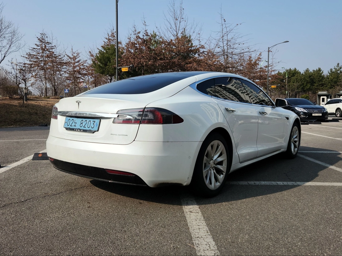 TESLA MODEL S