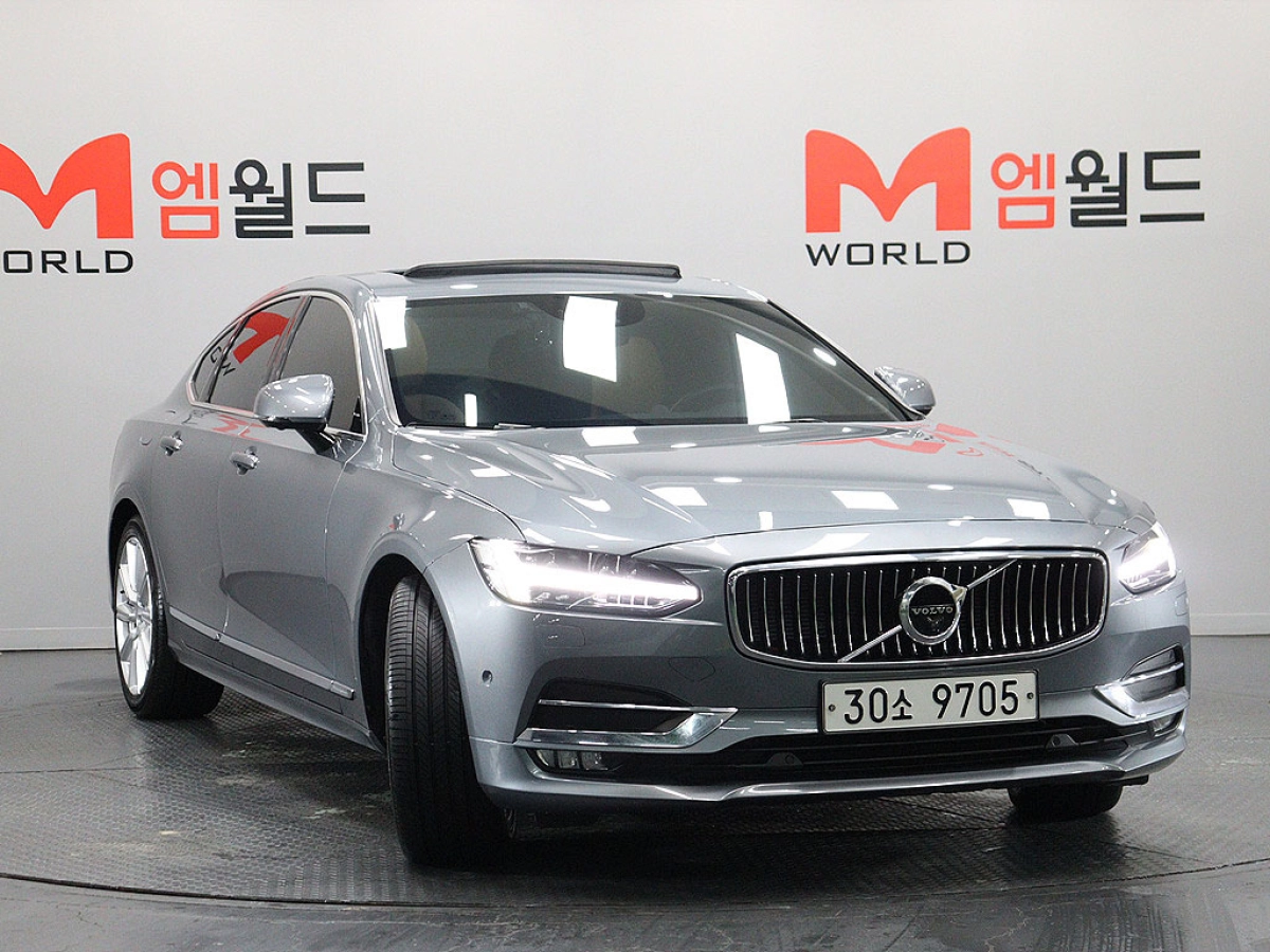 VOLVO S90