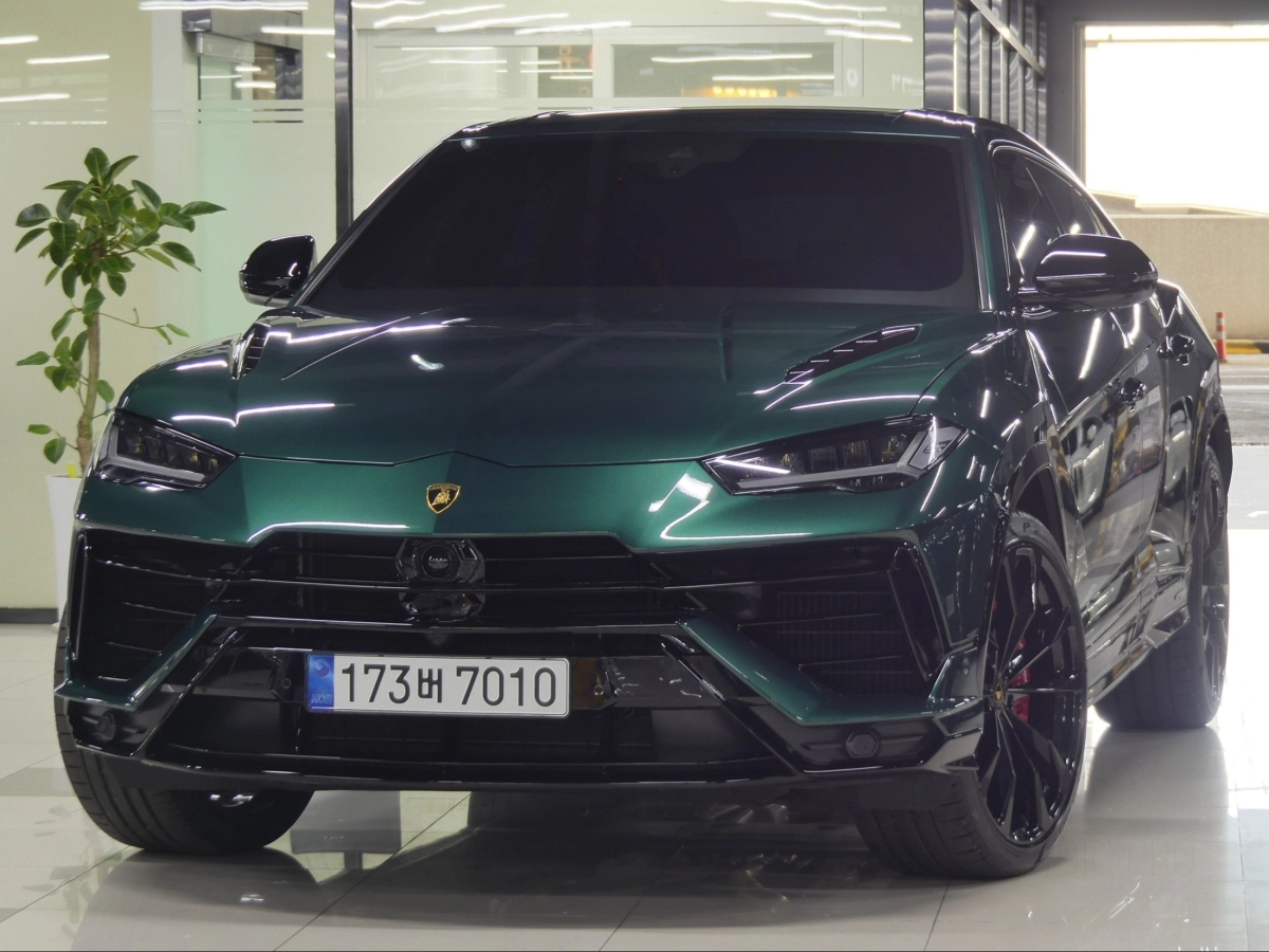 LAMBORGHINI URUS