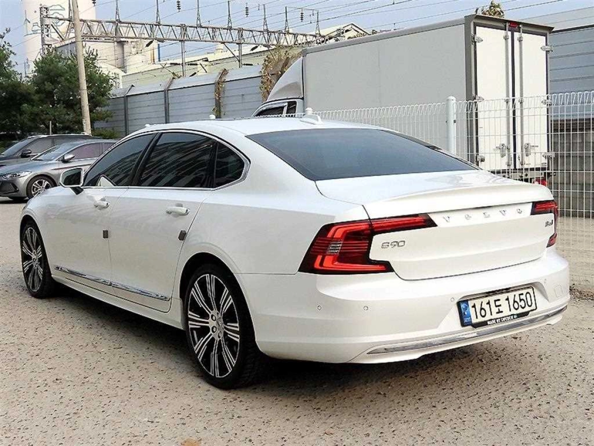 VOLVO S90