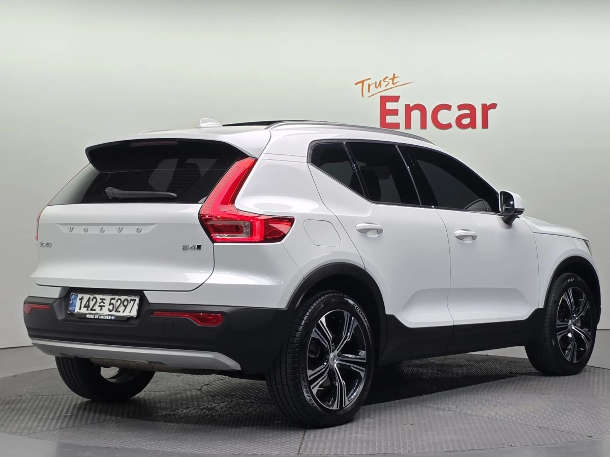 VOLVO XC40