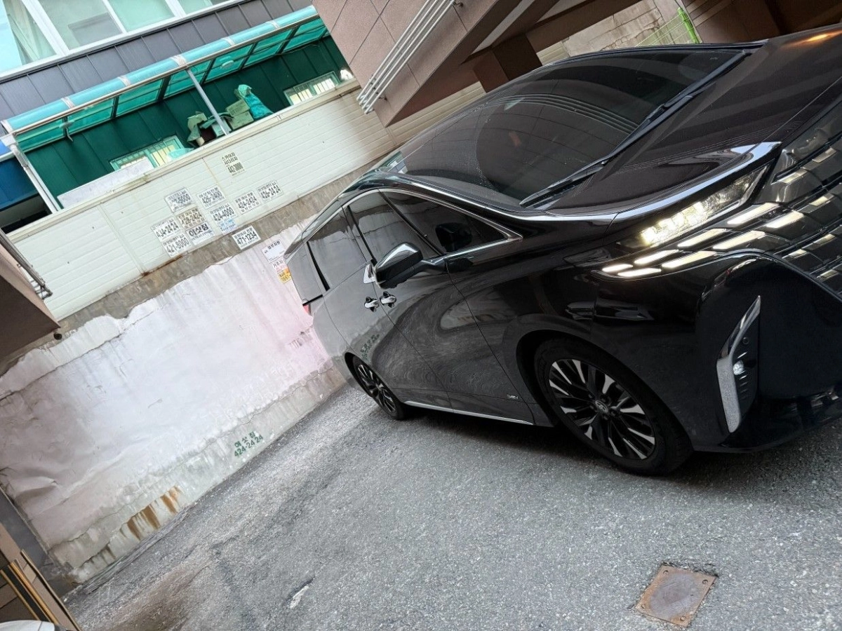 TOYOTA ALPHARD
