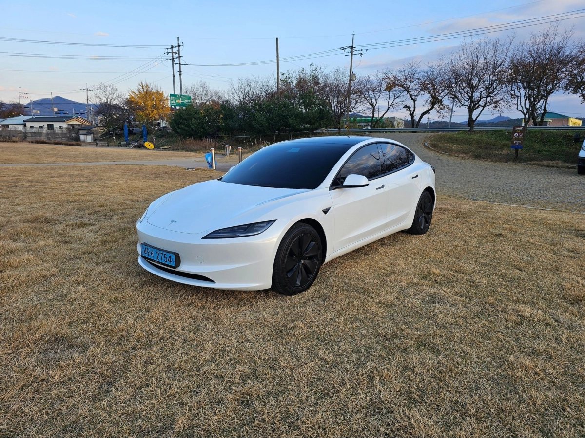 TESLA MODEL 3  2025