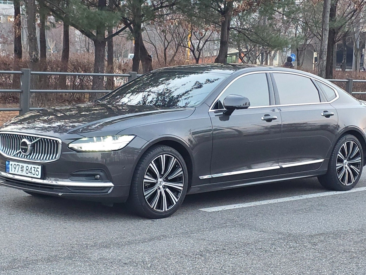 VOLVO S90 2023