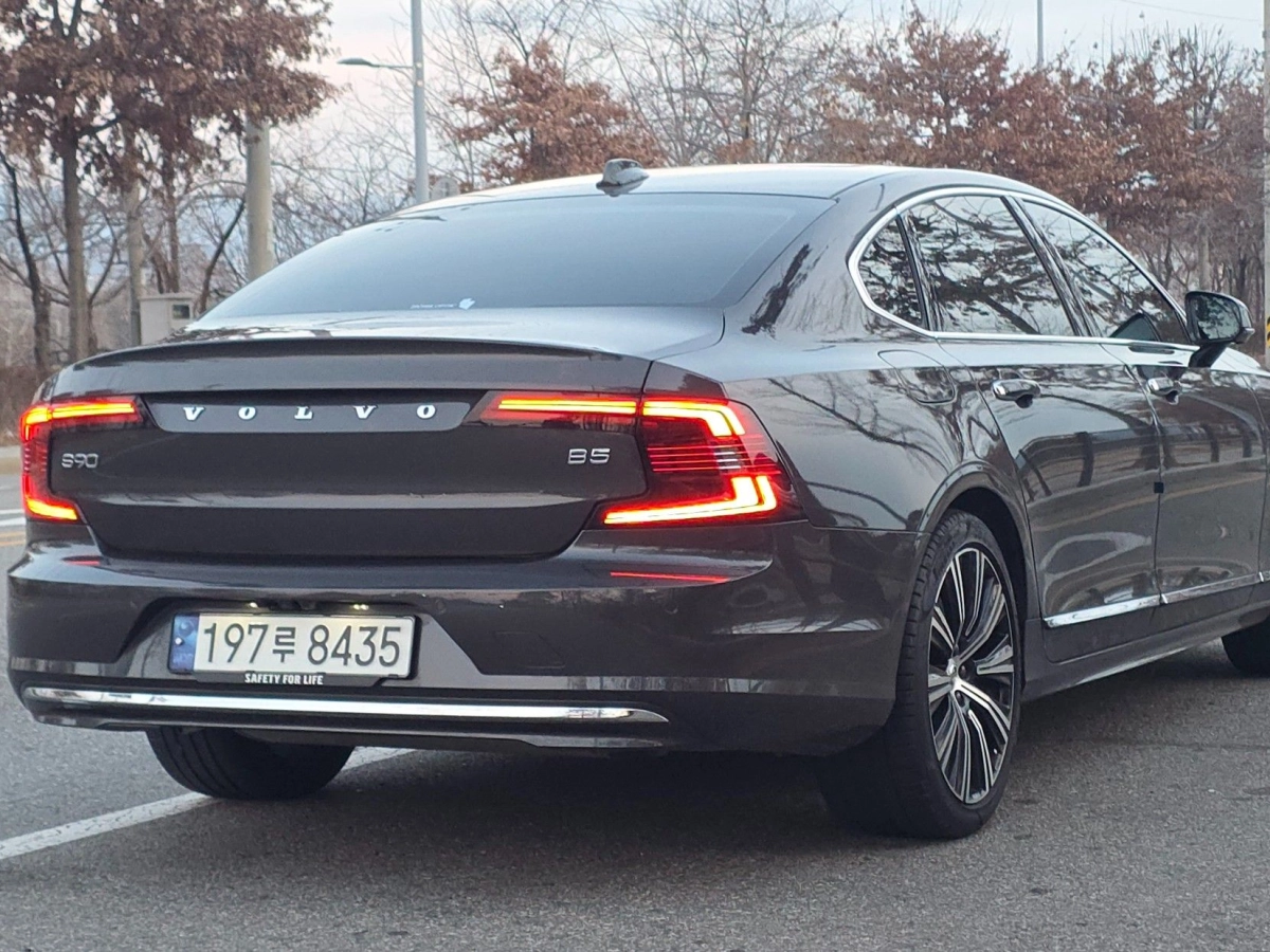 VOLVO S90