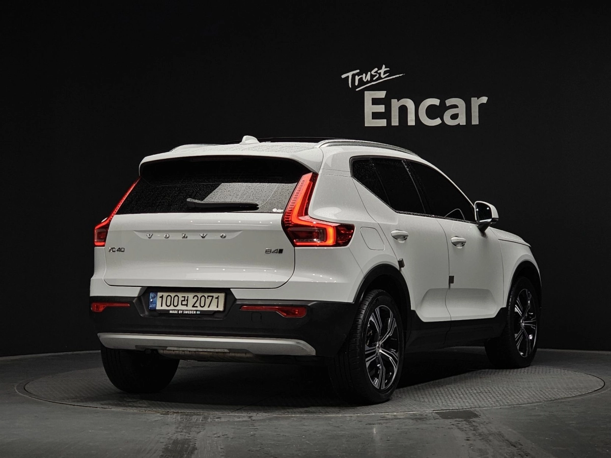 VOLVO XC40