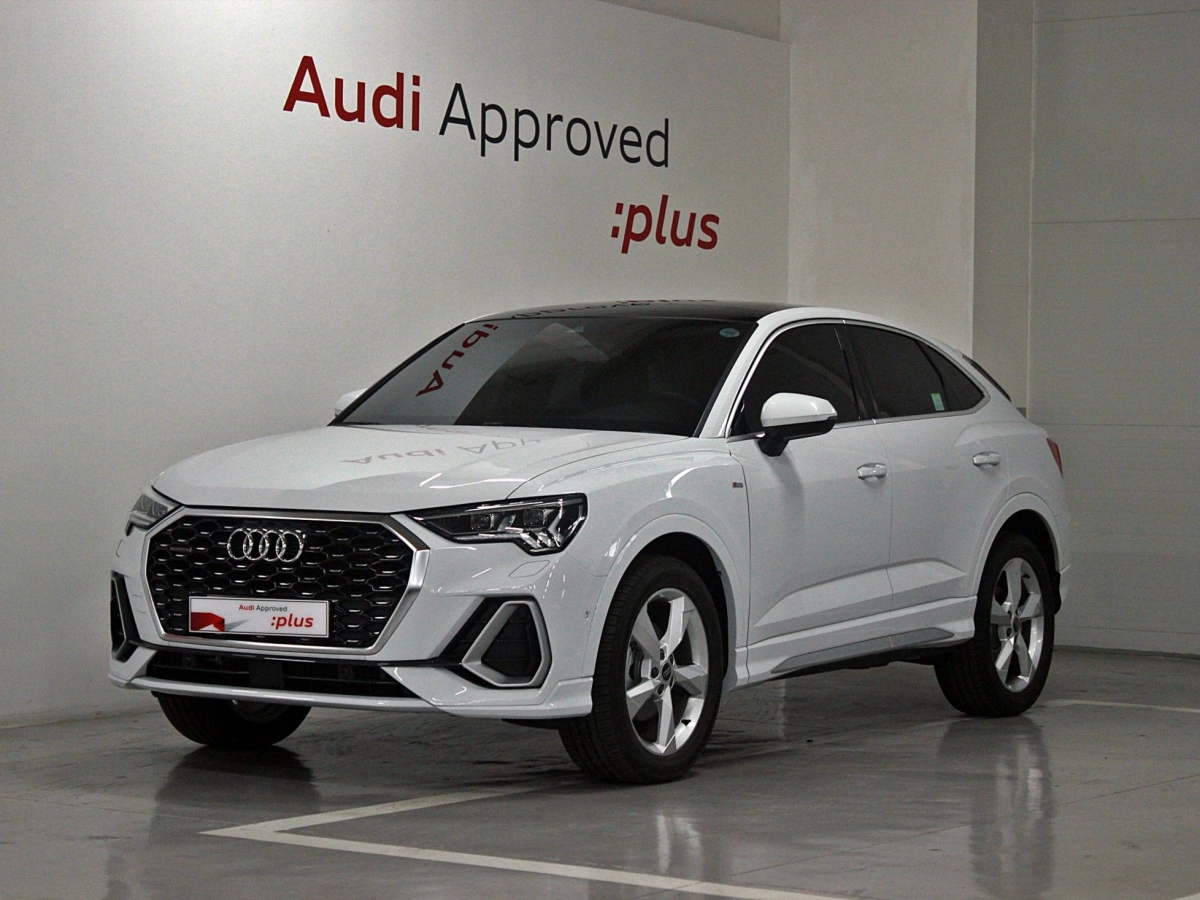 AUDI Q3 F3