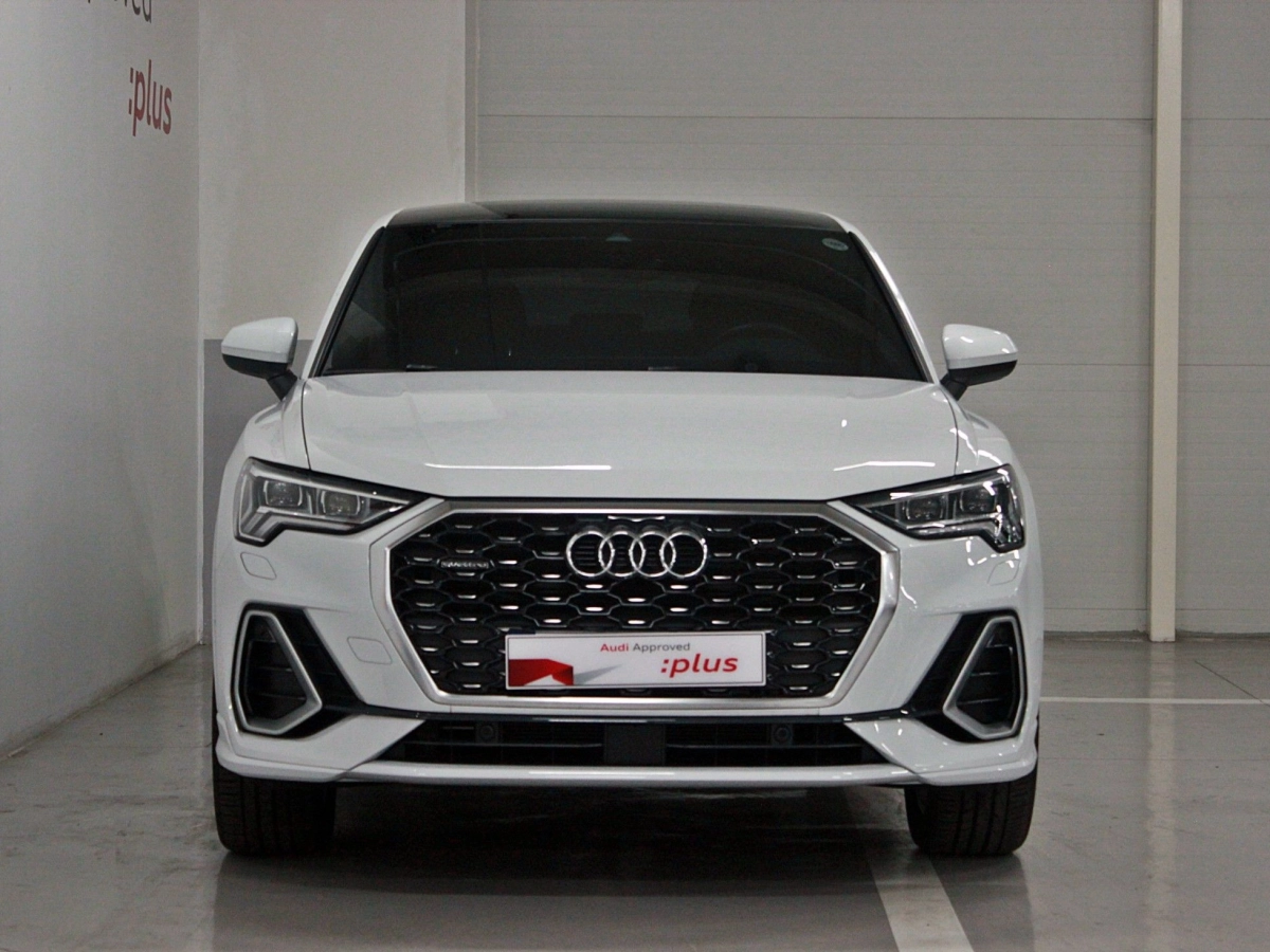AUDI Q3 F3