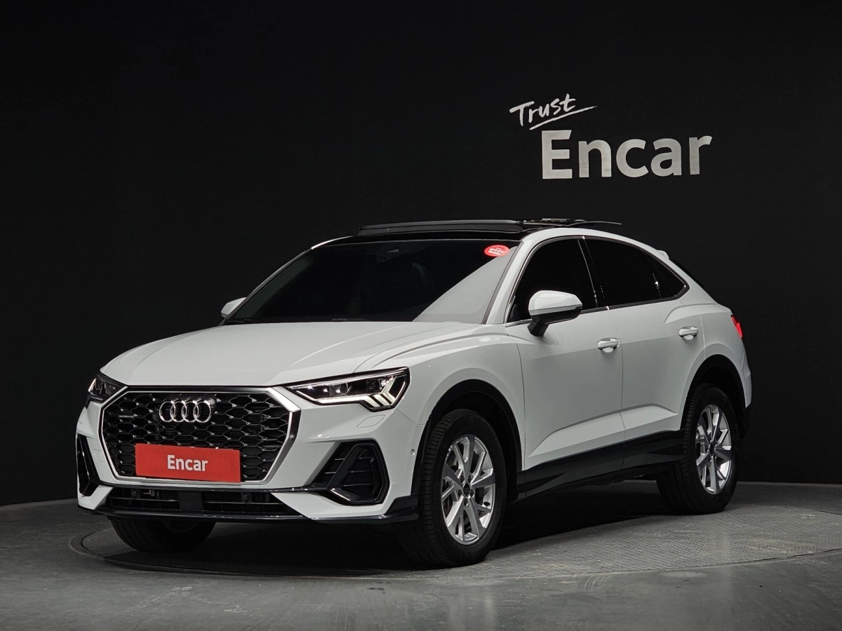 AUDI Q3 F3