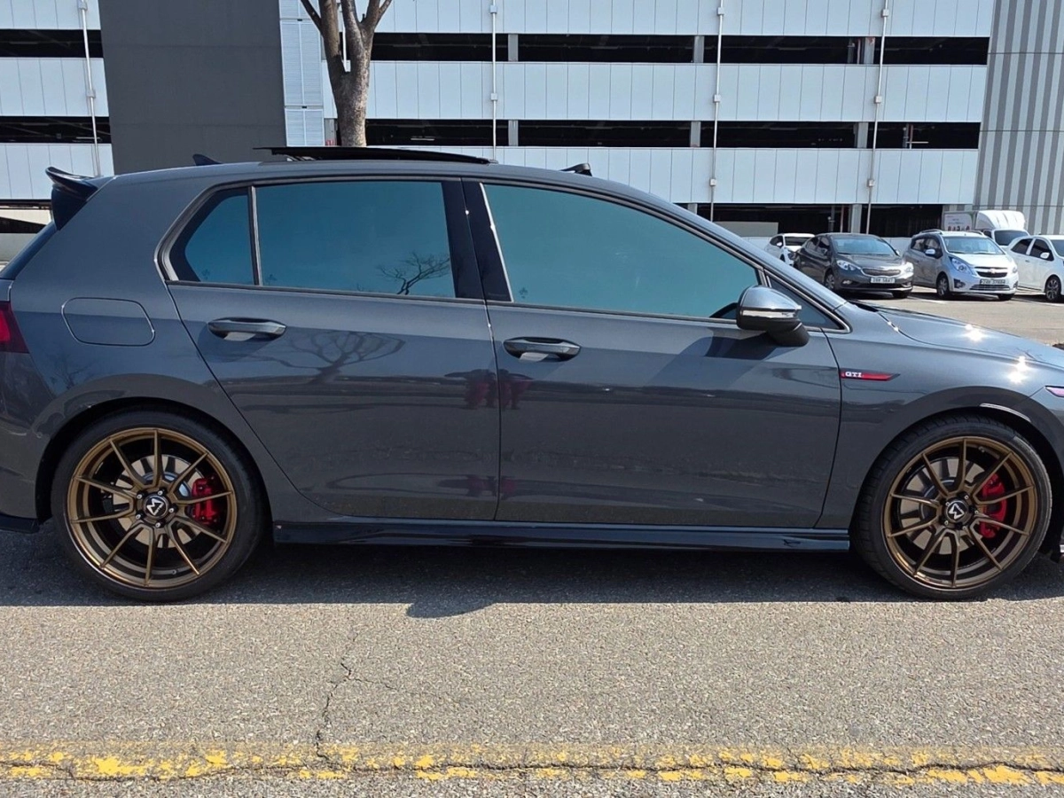 VOLKSWAGEN GOLF 2023