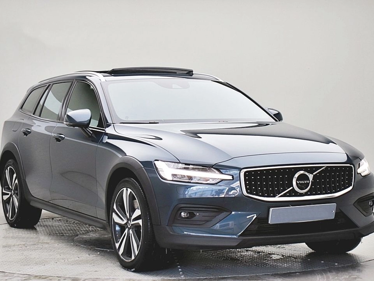 VOLVO V60 CROSS COUNTRY