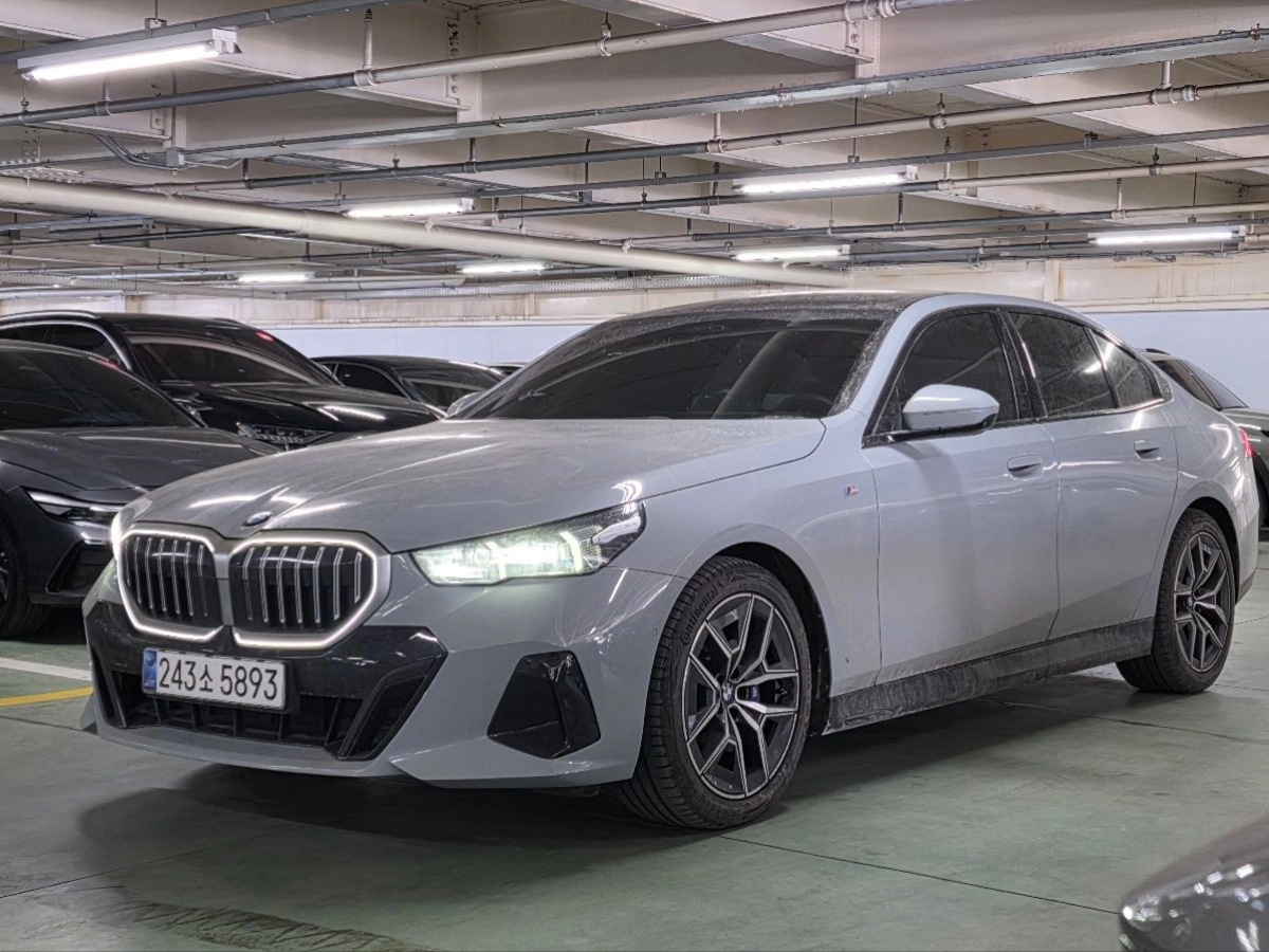 BMW 5-SERIES G60 2025