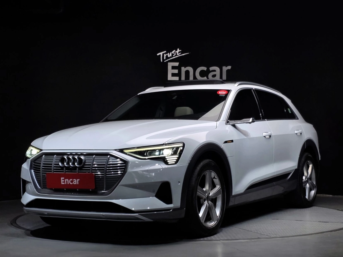 AUDI E-TRON  2022