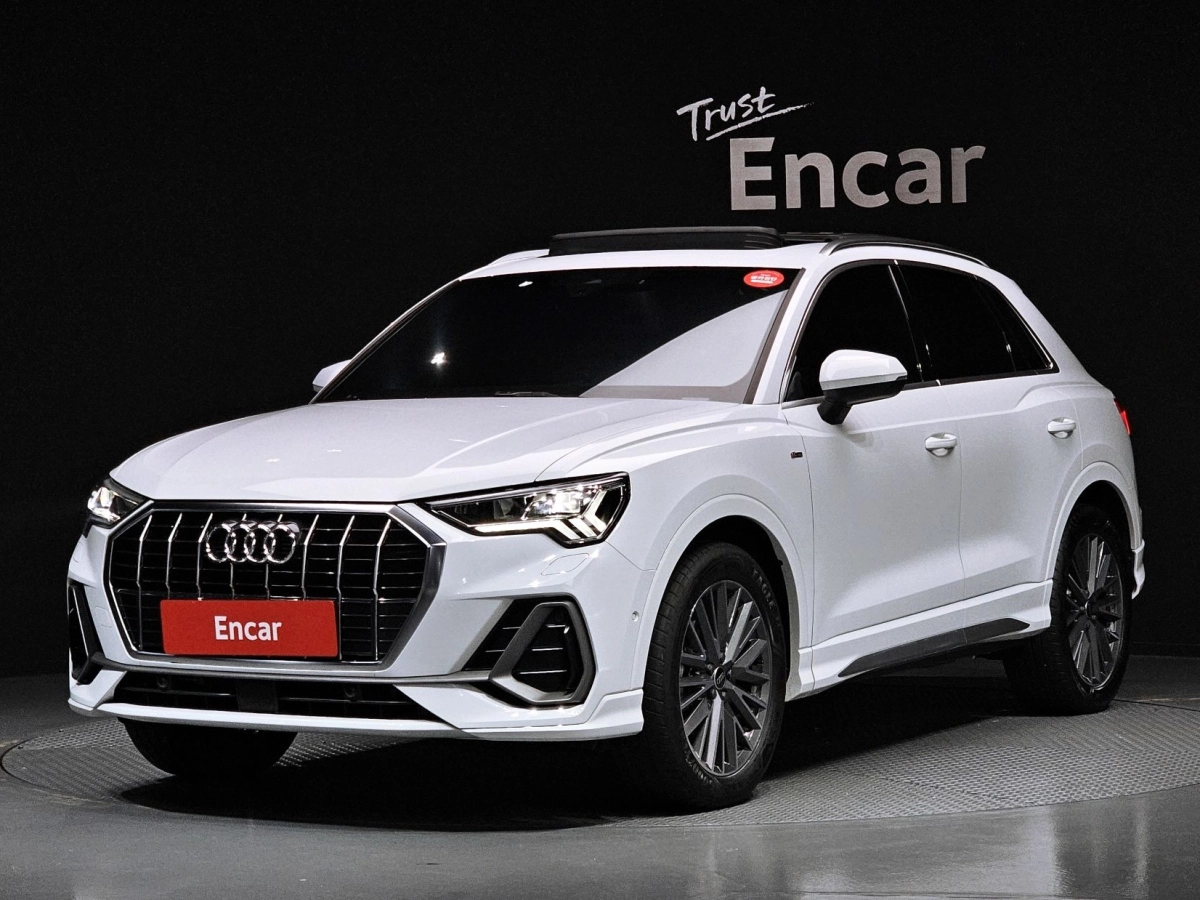 AUDI Q3 F3
