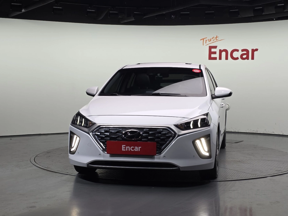 HYUNDAI IONIQ HYBRID