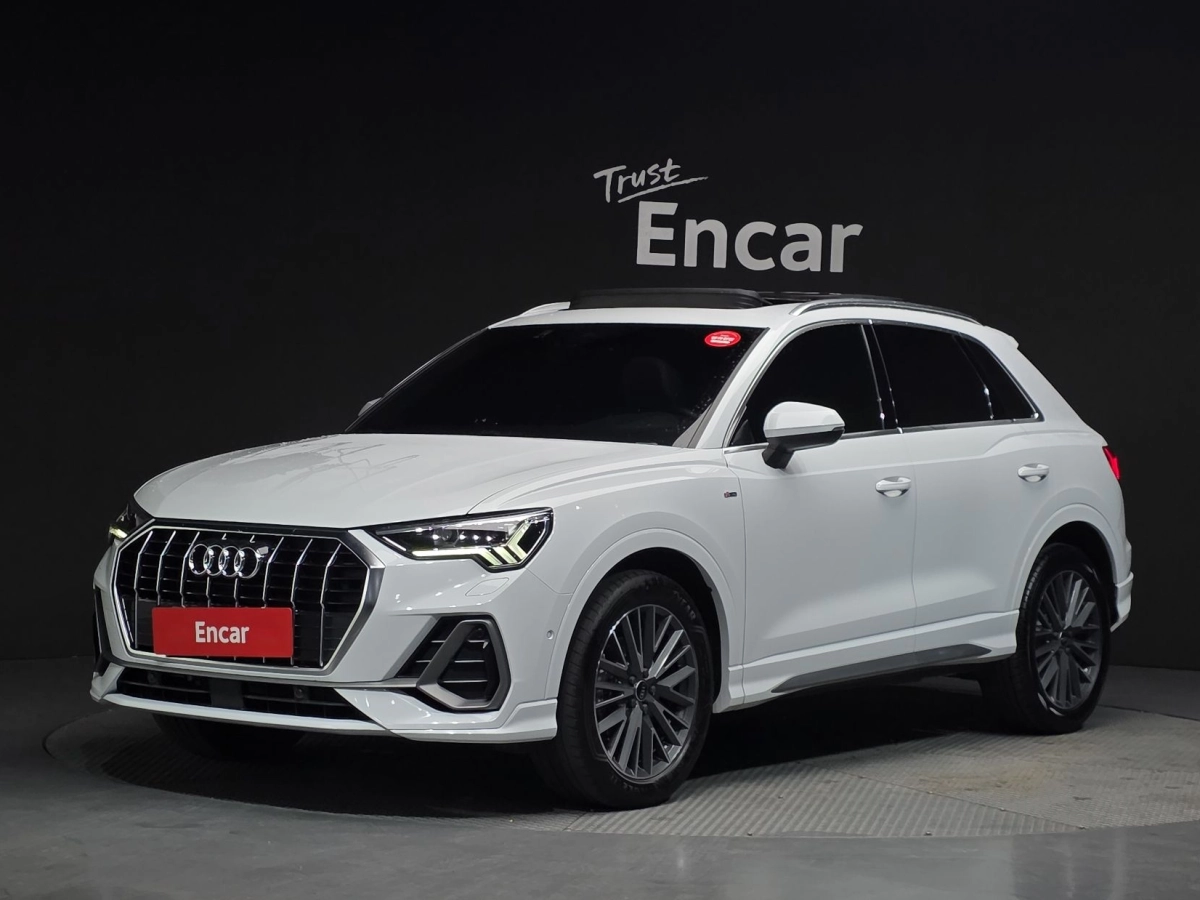 AUDI Q3 F3