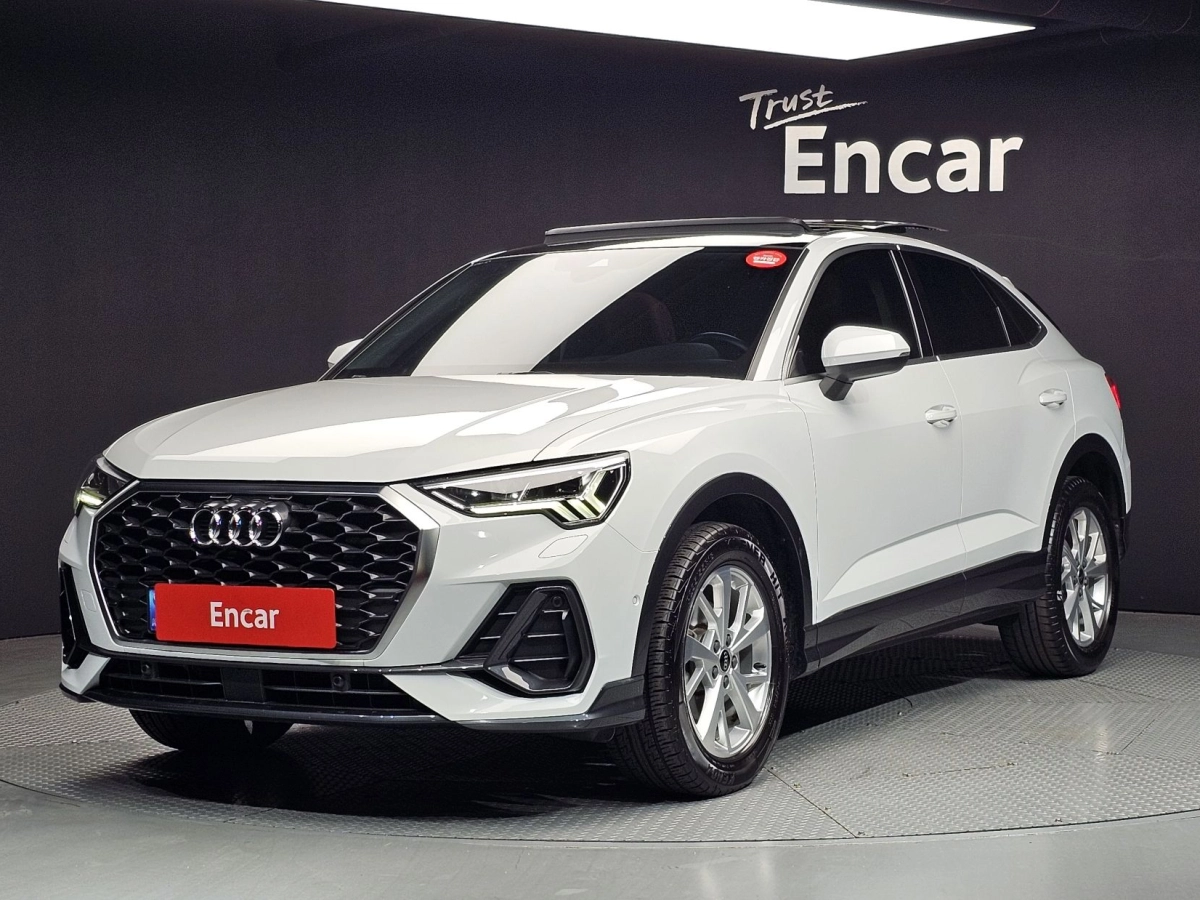 AUDI Q3 F3