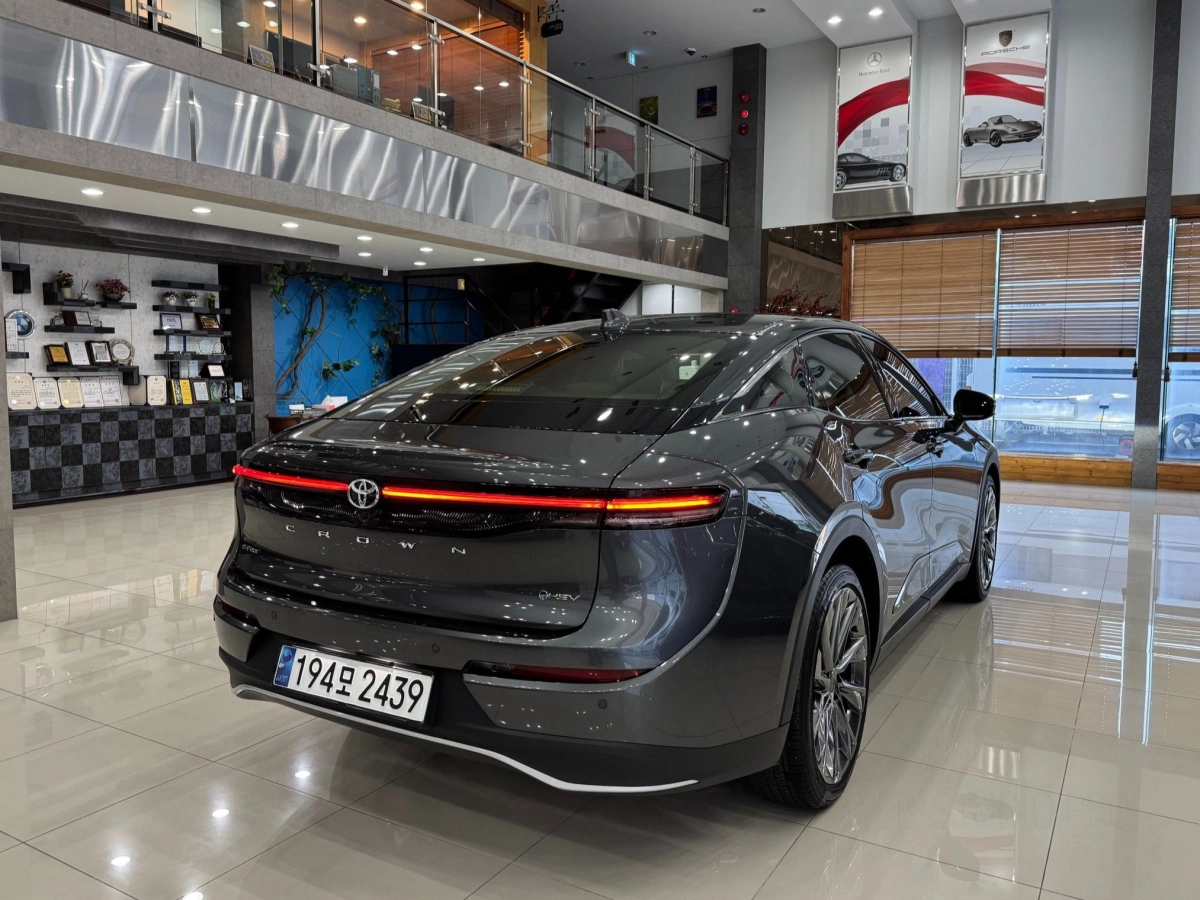 TOYOTA CROWN CROSSOVER