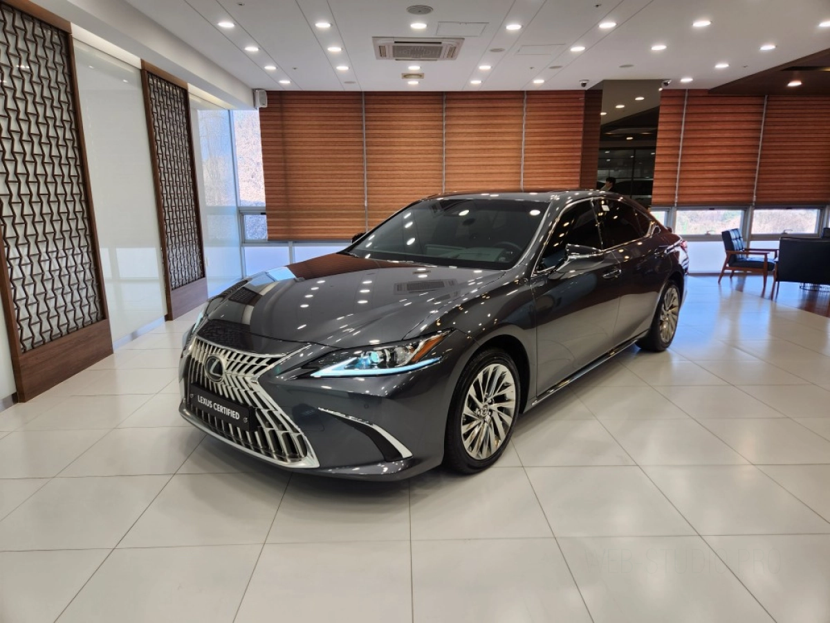 LEXUS ES300H  2025