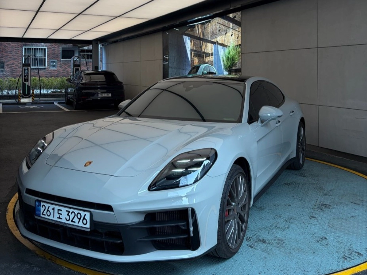 PORSCHE PANAMERA 976